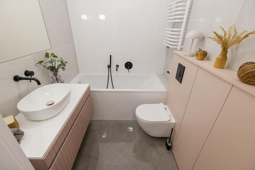Superapart Klobucka Apt345 Warszawa Exteriör bild